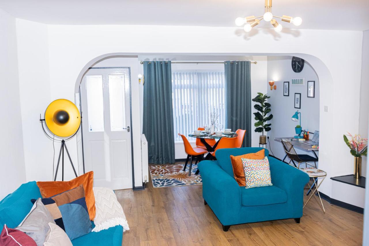 Td Stourb Dudley - Luxurious 3 Bedroom House - Sleeps 7 - Dy1 - Long And Short Stay ไบร์ลีย์ฮิล ภายนอก รูปภาพ