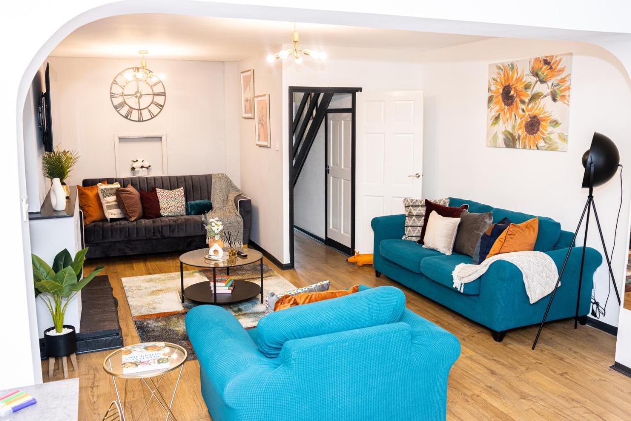 Td Stourb Dudley - Luxurious 3 Bedroom House - Sleeps 7 - Dy1 - Long And Short Stay ไบร์ลีย์ฮิล ภายนอก รูปภาพ