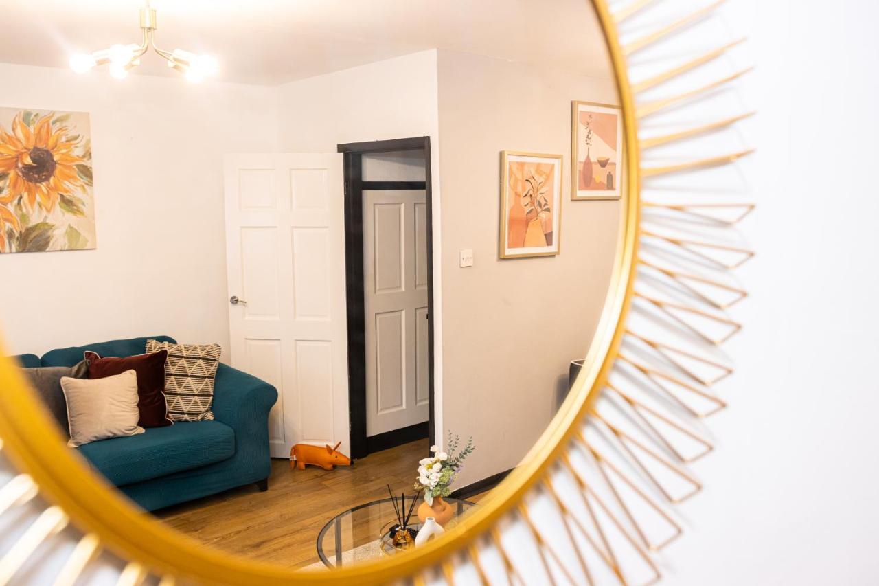 Td Stourb Dudley - Luxurious 3 Bedroom House - Sleeps 7 - Dy1 - Long And Short Stay ไบร์ลีย์ฮิล ภายนอก รูปภาพ
