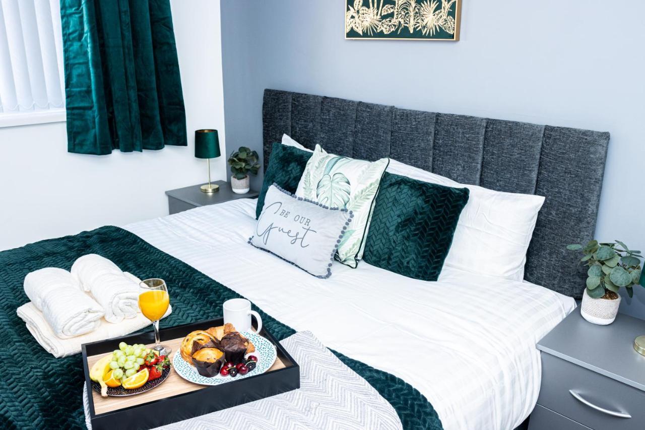 Td Stourb Dudley - Luxurious 3 Bedroom House - Sleeps 7 - Dy1 - Long And Short Stay ไบร์ลีย์ฮิล ภายนอก รูปภาพ