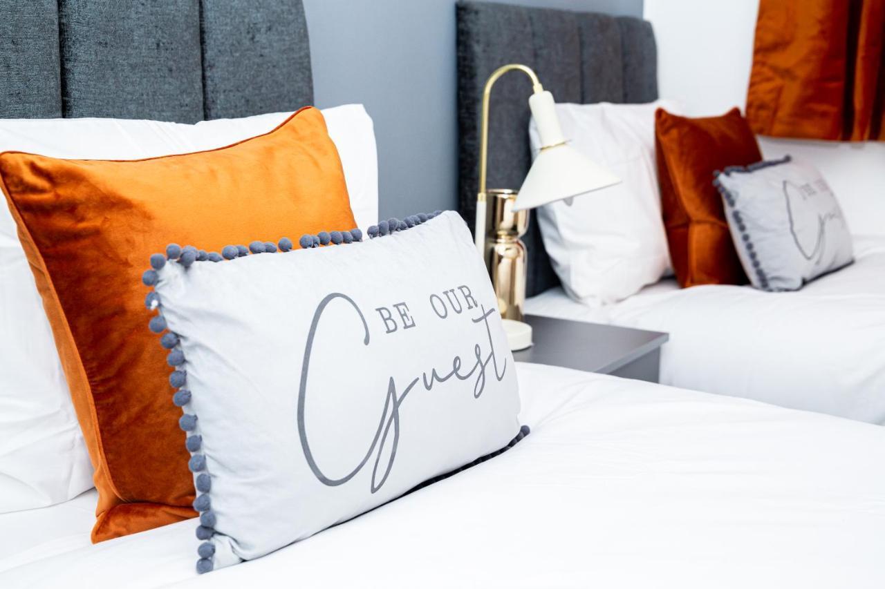 Td Stourb Dudley - Luxurious 3 Bedroom House - Sleeps 7 - Dy1 - Long And Short Stay ไบร์ลีย์ฮิล ภายนอก รูปภาพ